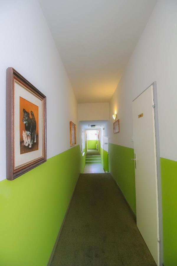 Economic 2Sb Apartment In Lively Area Vienna Exterior photo